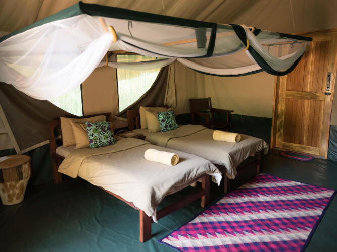 09 MRL thatched safari tent