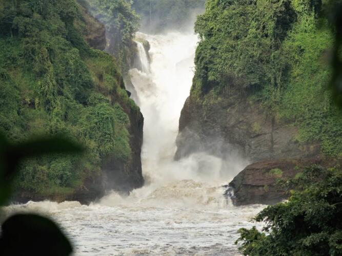 waterval in oeganda